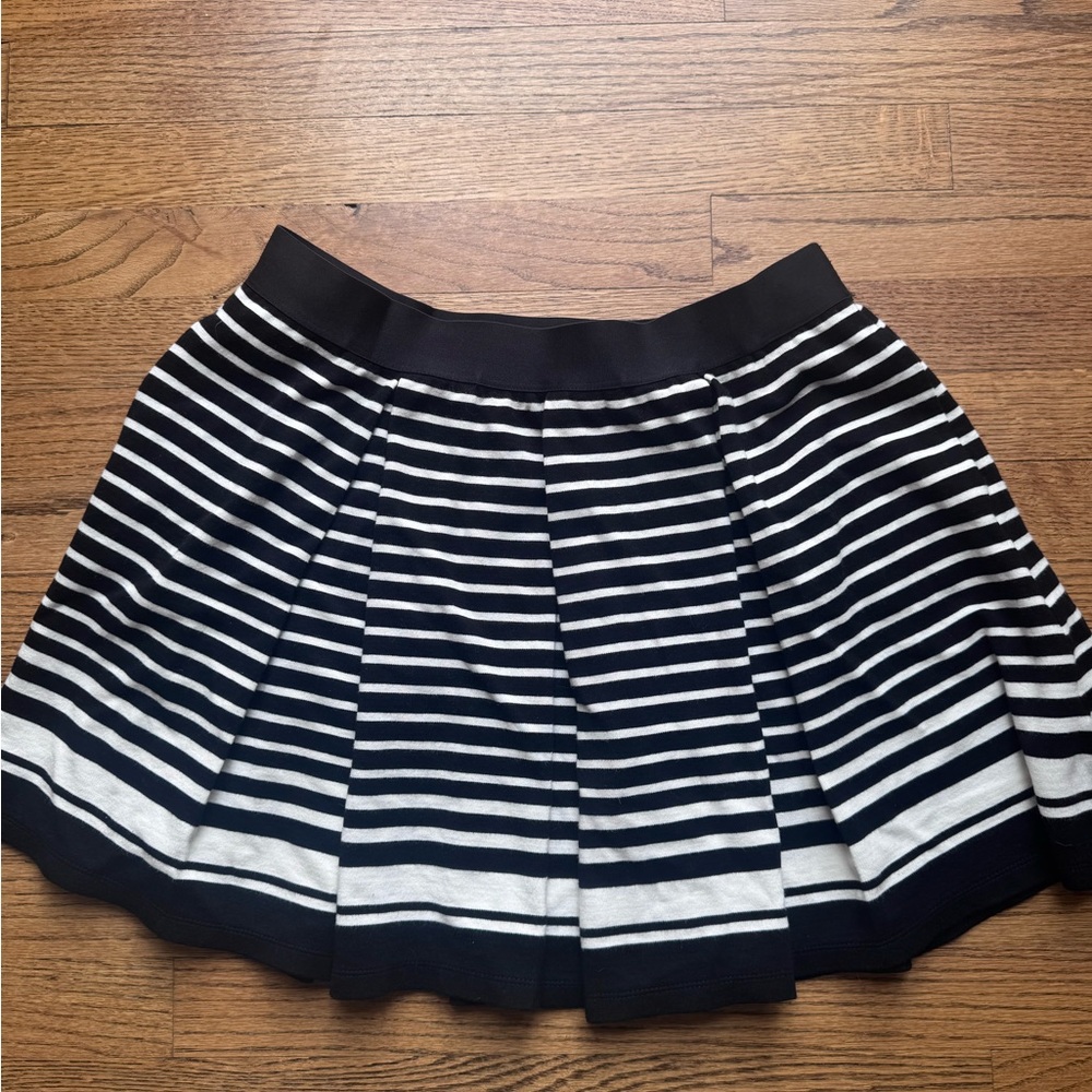 Sophia Max Women's size large Polyester Pleated‎ Skirt black white stripped mini